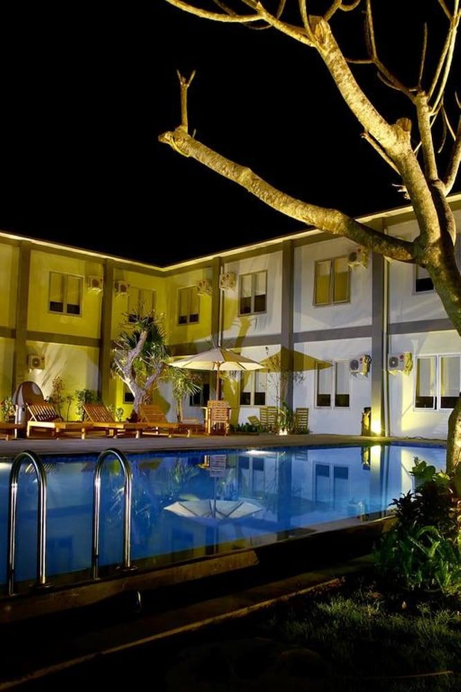 Grand Royal Bil Hotel Praya Exterior photo