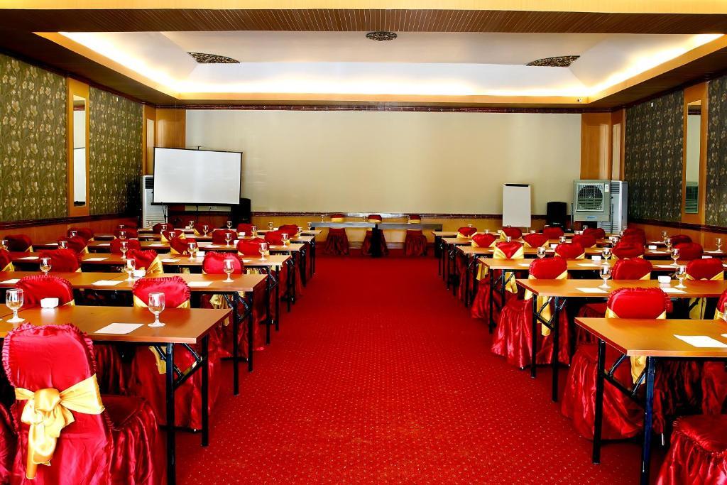Grand Royal Bil Hotel Praya Exterior photo